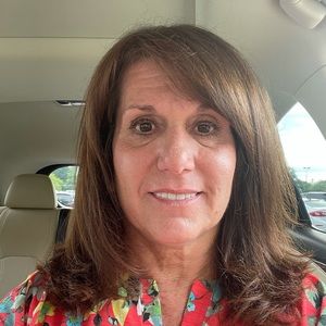 Meet your Posher, Lorie